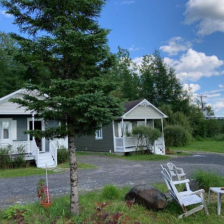 Motel & Chalets --Shefford-Waterloo- Habitation Forest Exterior photo