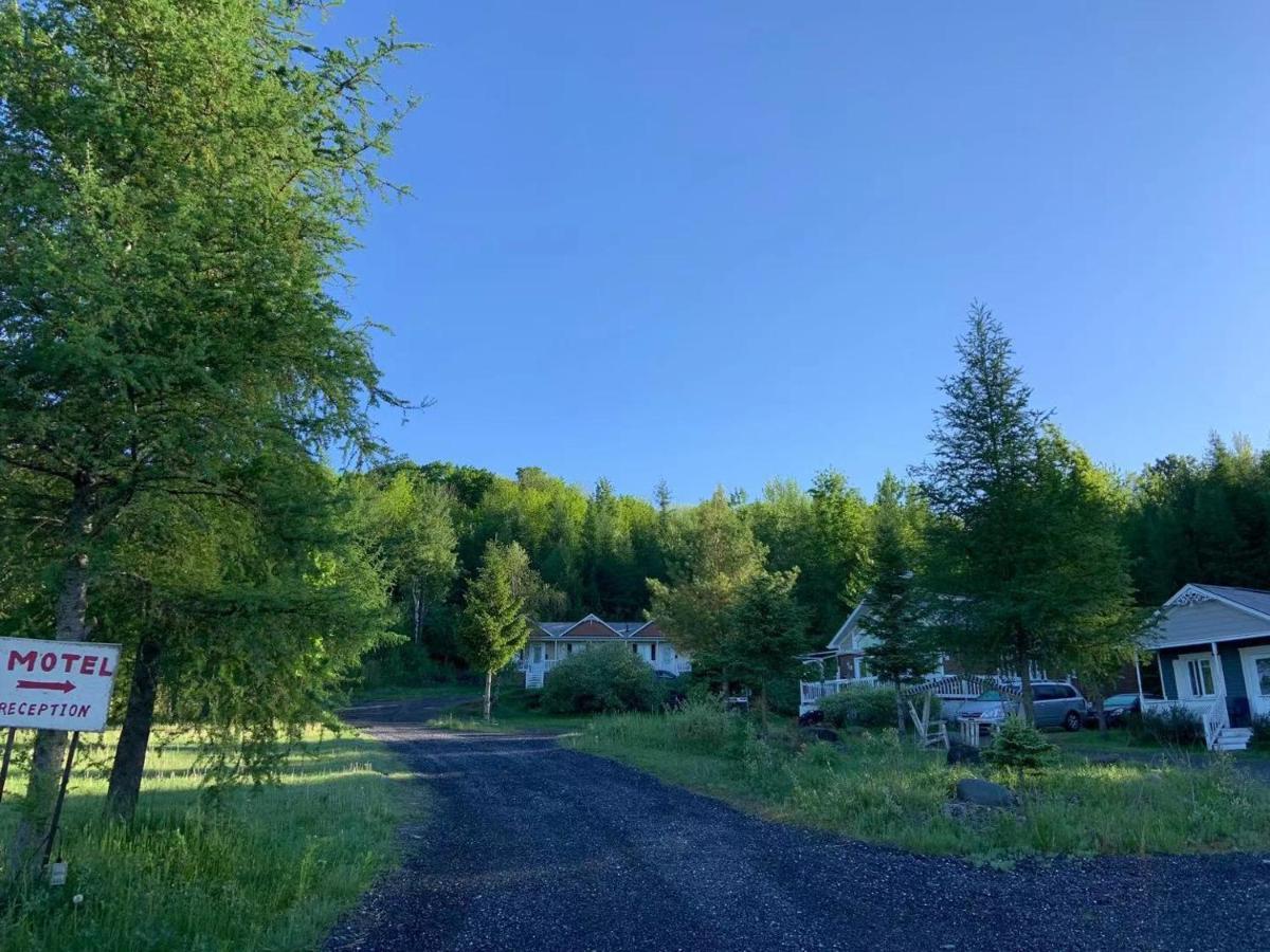 Motel & Chalets --Shefford-Waterloo- Habitation Forest Exterior photo